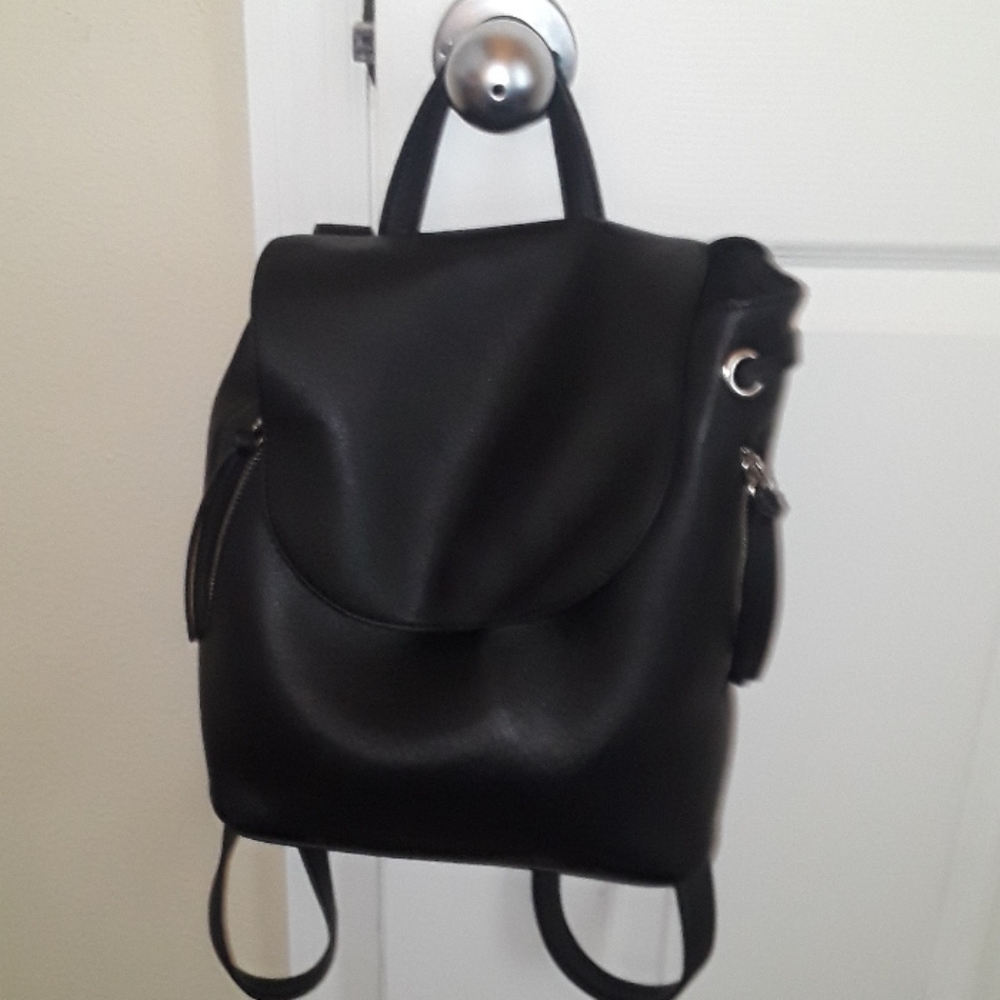 Small black Bucket bag | Brand: Forever 21